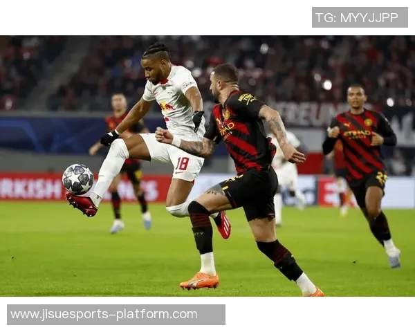 中超赛场惊现冷门巴黎圣日耳曼3-0莱比锡补时进球引发全场狂欢