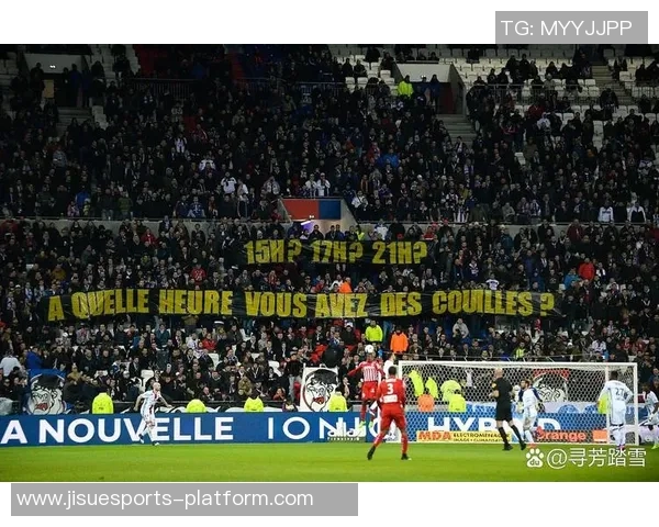 国王杯精彩对决那不勒斯大胜曼联乌龙球成比赛转折点