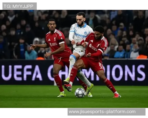 西甲激战：利物浦3-0战胜皇马乌龙球成比赛转折点引发热议